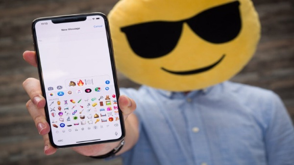Vọc emoji có trên điện thoại, bạn có dùng hết ???
