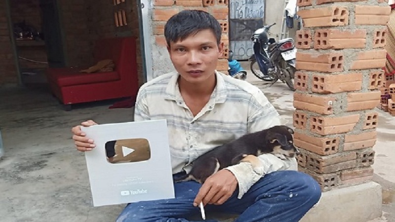 Lộc Idol trở thành phụ hồ đầu tiên tại Việt Nam nhận được nút bạc Youtube