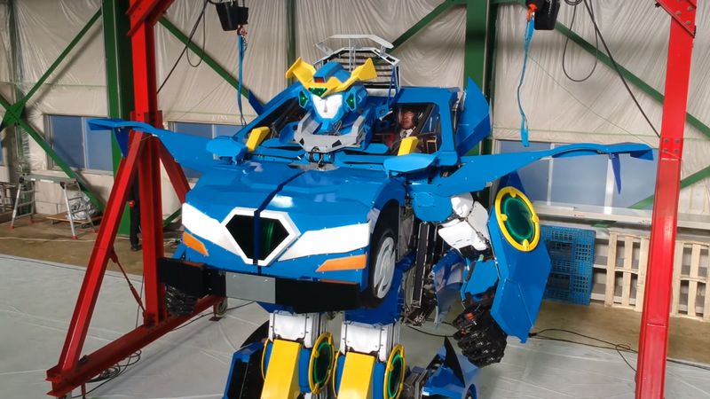 Choáng ngợp với Transformer ngoài đời thực của người Nhật