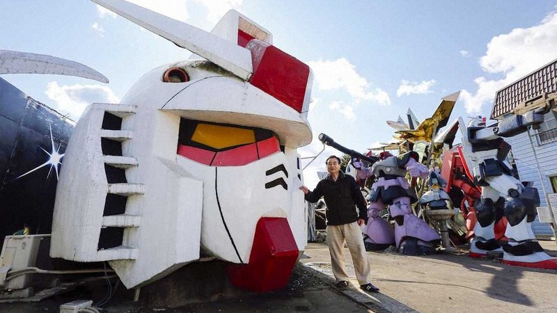 Yêu thích Gundam, fan hâm mộ 74 tuổi xây dựng hẳn 