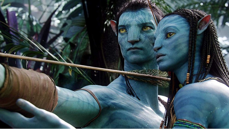 Avatar 2 hé lộ ảnh hậu trường, James Cameron vác máy lội nước quay phim