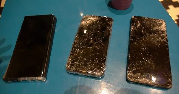 iPhone 11 Pro, Galaxy Note 10 và Huawei Mate 30 rơi xuống từ cầu thang cao chục mét, chiếc smartphone nào sẽ sống sót?
