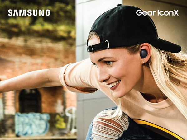 Samsung ra mắt tai nghe không dây Gear IconX 2018