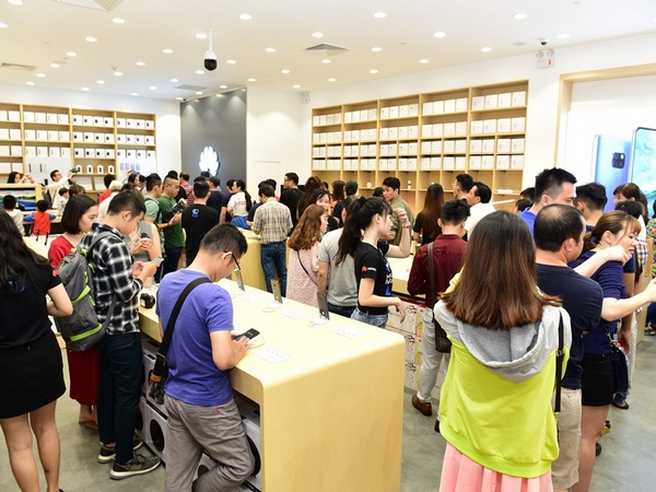 Huawei khai trương cửa hàng trải nghiệm tại TP.HCM