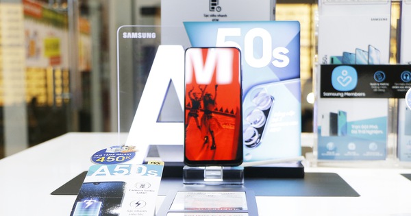 Chưa đến 700.000 đồng vẫn sở hữu smartphone Samsung 3 camera tại FPT Shop