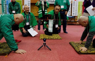 Cuộc thi kéo co bằng đầu chỉ dành cho quý ông hói chỉ có tại Nhật Bản