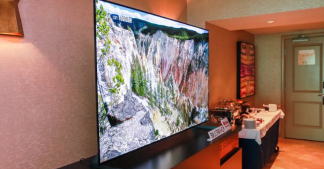 Người dùng phổ thông nên chọn TV OLED hay TV QLED?