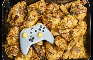Team Xbox ra mắt tay cầm chống… mỡ gà cho các fan ruột của PUBG