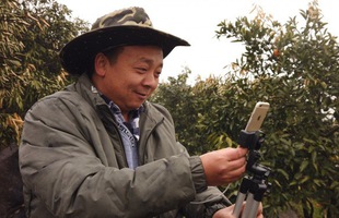 Đỉnh hơn bà Tân Vlog, lão nông Trung Quốc livestream một lần bán hết 1000 tấn cam