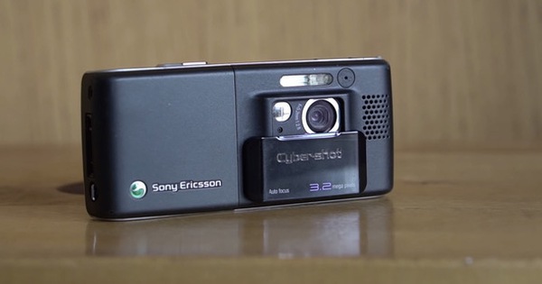 Nhìn lại Sony Ericsson K800: Chiếc điện thoại vừa ngầu vừa đa tài, bằng chứng cho một thời huy hoàng của Sony Ericsson