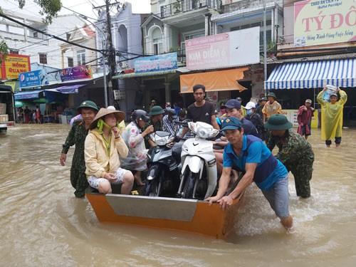 Mưa lớn hiếm gặp gây lũ lụt chưa từng có trong lịch sử ở Nam Bộ
