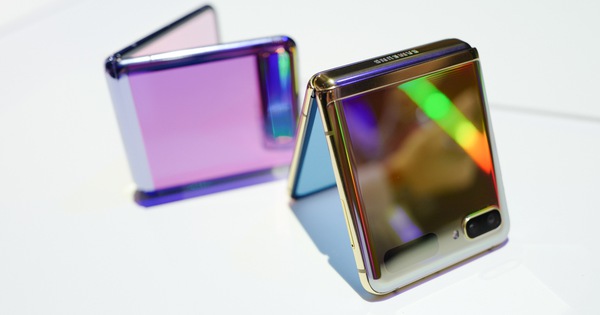 Cận cảnh Galaxy Z Flip: Smartphone màn hình gập 