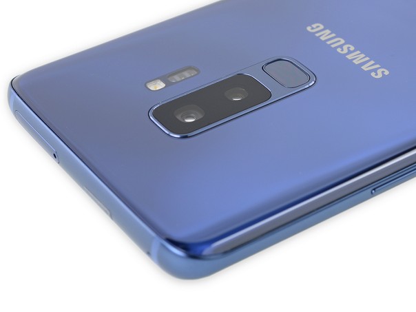 Samsung Galaxy S9+ cũng có thiết kế khó sửa chữa