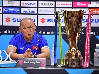 Bỏ lỡ 3 bàn thắng, HLV Park Hang-seo tiếc nuối: 