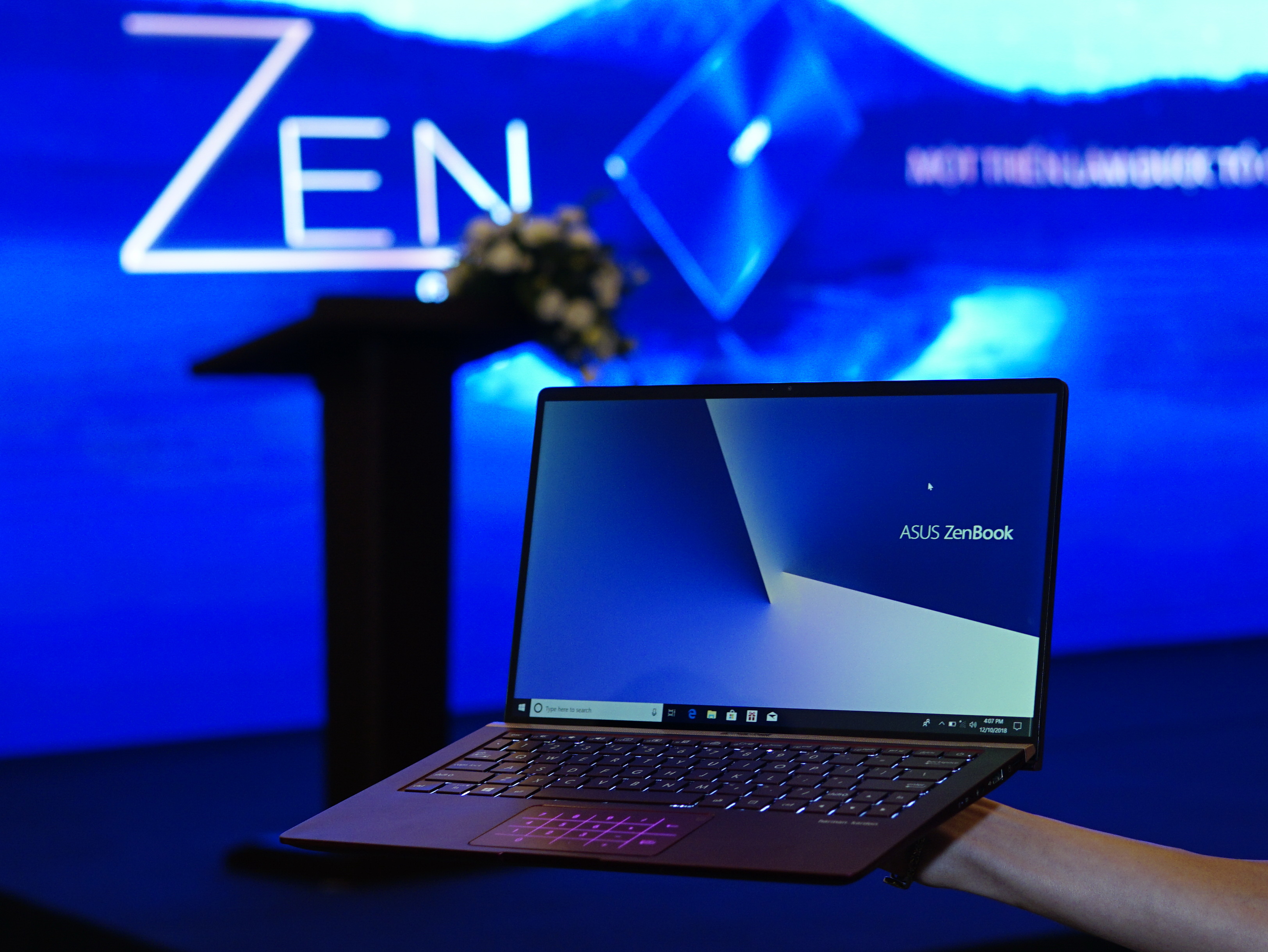 Loạt laptop siêu mỏng nhẹ ASUS ZenBook thế hệ mới: Đẹp, giá hấp dẫn