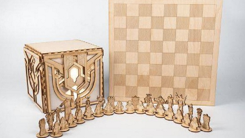 Nữ game thủ tự tay làm bộ cờ vua phiên bản LMHT cực 'độc' tặng bạn trai