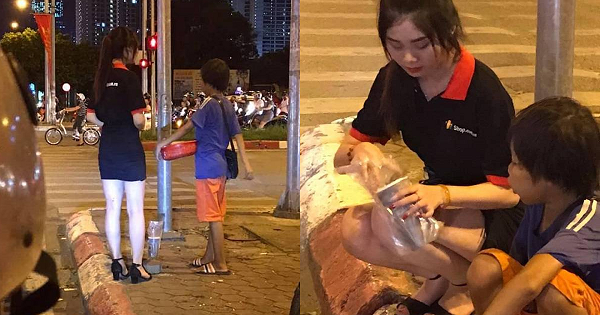 Hành động tạt đầu xe để tặng cậu bé bán hàng rong cốc trà sữa của cô gái trẻ khiến nhiều người ấm lòng