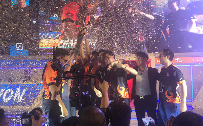 Hạ gục IGP Gaming trong trận cầu kịch tính, Team Flash lần thứ 3 liên tiếp vô địch Đấu trường Danh Vọng