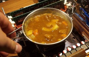 YouTuber nấu cà-ri Nhật bằng CPU của AMD