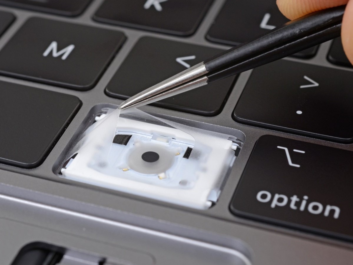 Phát hiện lớp phủ silicon trong bàn phím MacBook Pro 2018