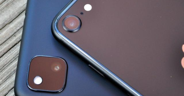 Tầm giá 10,9 triệu đồng, nên mua iPhone SE 2020 hay Google Pixel 4a?