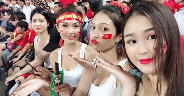 Fan Việt mong UAE thua đậm, chờ màn ném dây chuyền vàng ở Mỹ Đình