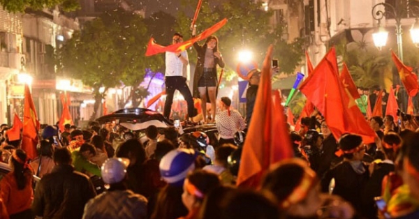 Fan Việt mừng HCV Sea Games: Giới trẻ Trung Quốc trầm trồ, mơ 1 lần “đi bão”