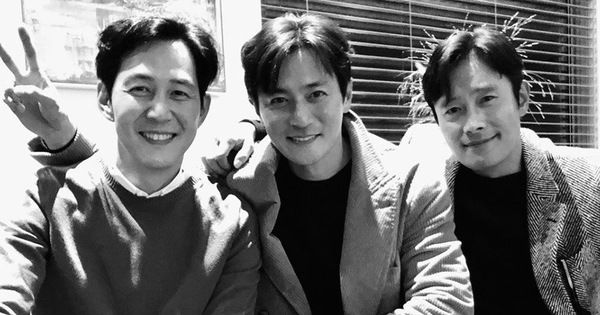 Bức ảnh trắng đen hot nhất xứ Hàn hôm nay: 3 tài tử quyền lực nhất Kbiz tụ hội, ai ngờ lại là bạn thân nhiều năm