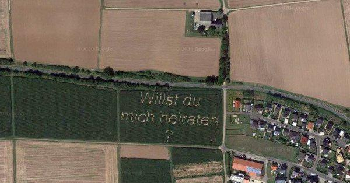 Google Maps chụp lại màn cầu hôn lãng mạn của người nông dân Đức