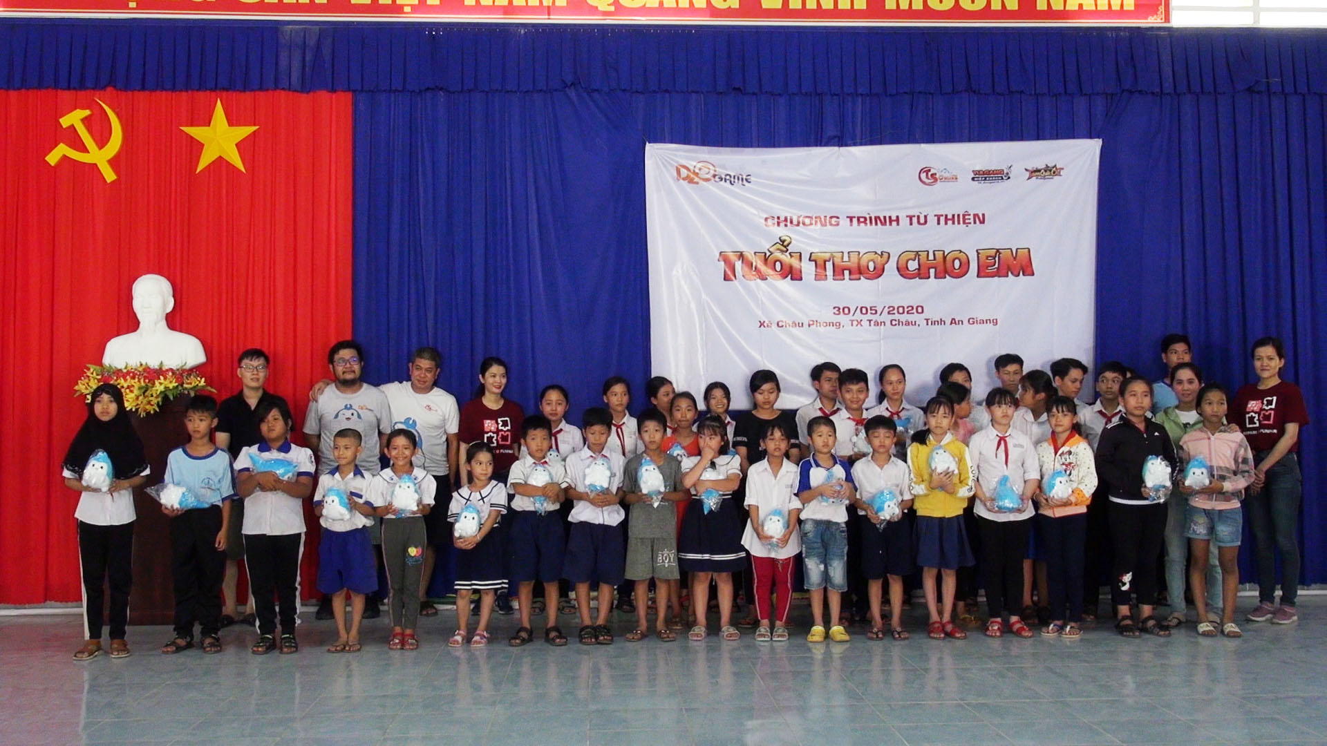 Quốc tế Thiếu Nhi 1/6, NPH Dzogame tổ chức chương trình 'Tuổi Thơ Cho Em' tại tỉnh An Giang