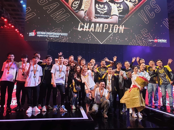 Fan hâm mộ quốc tế nói gì khi GAM Esports đăng quang ngôi vô địch VCS ?