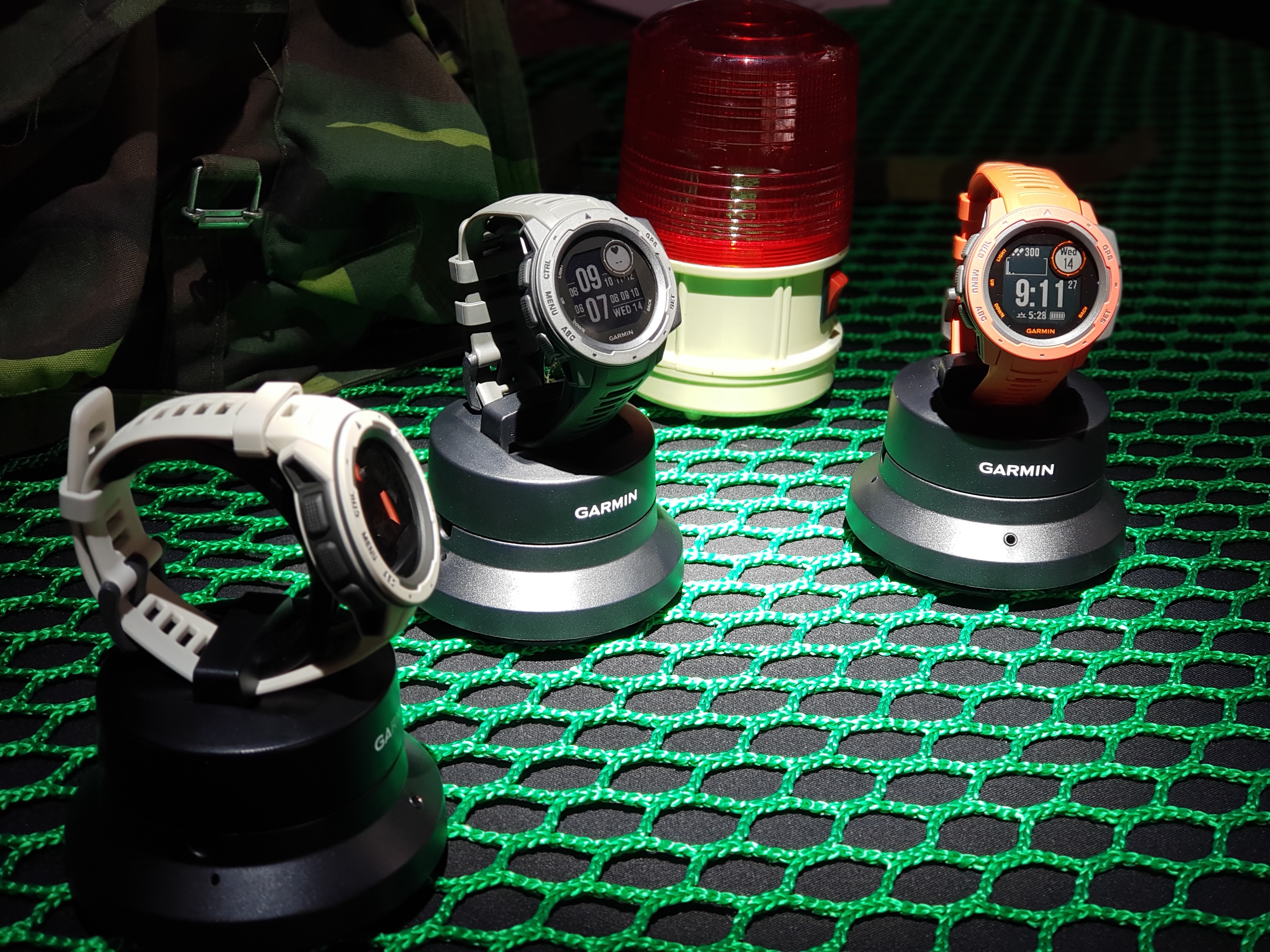 Garmin Instinct: smartwatch GPS siêu bền, giá 7,49 triệu đồng