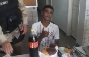 Netizen tranh cãi dữ dội khi một tên trộm được cảnh sát tổ chức tiệc sinh nhật tròn 18 tuổi tại Brazil