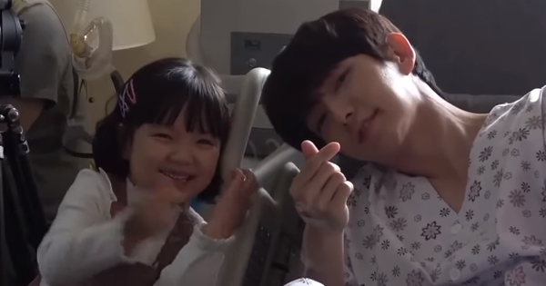 Lee Jun Ki cười muốn sập bệnh viện khi nhìn 