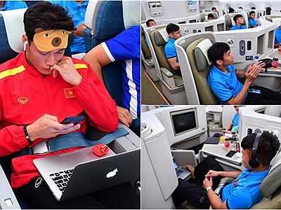 Trên chuyến bay về nước, cả Tiến Dũng và Đức Chinh đều ngồi ghế thường, nhường ghế VIP cho dàn đá chính vì điều này