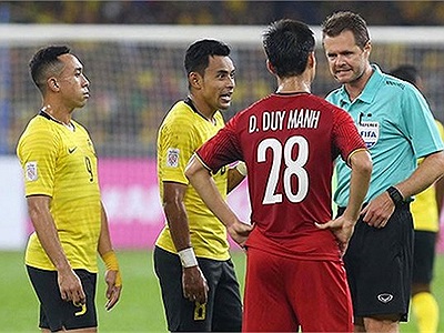 Malaysia khó có thể hòa ĐT Việt Nam nếu không phải ông trọng tài Úc bắt trận chung kết lượt đi AFF Cup 2018
