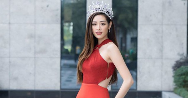 Clip: Hoa hậu Khánh Vân ngẫu hứng trổ tài catwalk trên hè phố, fan nức lời khen ngợi sải bước và thần thái quá đỉnh