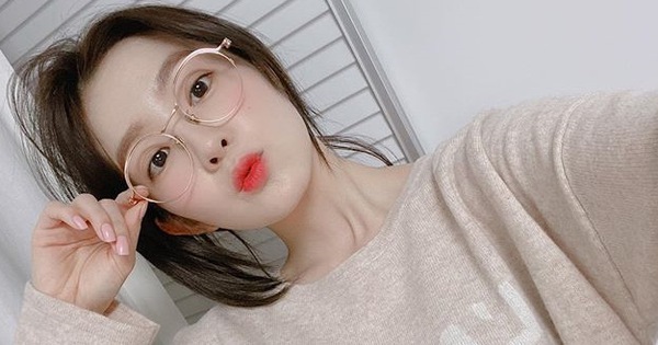 Nữ thần Irene (Red Velvet) khoe 2 hình selfie mà khiến dân tình tán loạn: Nhìn thế này ai nghĩ nữ idol đã 29 tuổi?