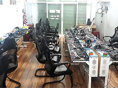 Một quán net ở Đồng Nai bị trộm đột nhập khiêng hàng chục máy vi tính, lấy luôn cả bia và nước ngọt