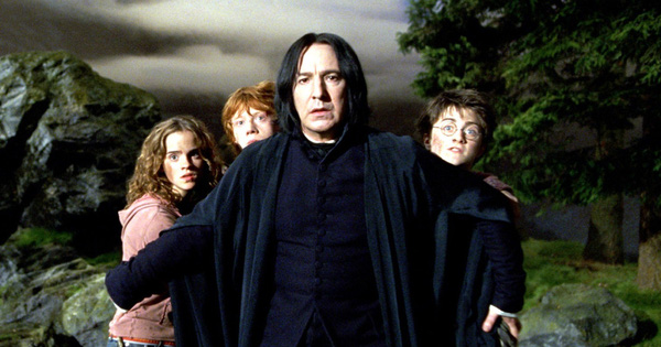 Tác giả Harry Potter từng hé lộ cái kết khác, số phận thầy Snape và Harry có thể thay đổi 180 độ chỉ với một hành động nhỏ!
