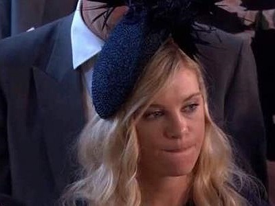 Biểu cảm của bạn gái cũ tại đám cưới Hoàng tử Harry gây sốt mạng