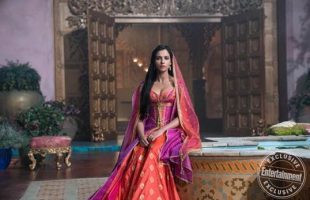 Naomi Scott và con đường đến với vai diễn đổi đời “Công chúa Jasmine” của Aladdin bằng giọng hát thiên thần