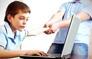 Các nhà khoa học cảnh báo về tác hại khi trẻ con online quá nhiều trong mùa dịch Covid-19