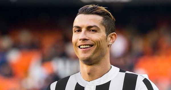 Choáng váng với giá tiền 1 bài đăng Instagram của Ronaldo: Ngót nghét gần 1 triệu USD!