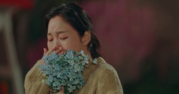 Xem Kim Go Eun khóc lết ở hậu trường Quân Vương Bất Diệt mà đau lòng xót dạ thay Lee Min Ho