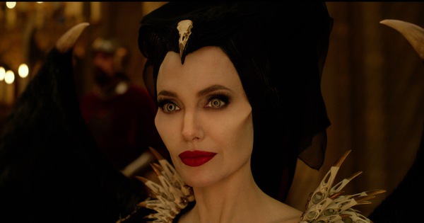 Có chị đại Angelina Jolie xinh như mộng, được Disney đầu tư nửa tỉ đô nhưng Maleficent 2 vẫn lỗ sấp mặt?