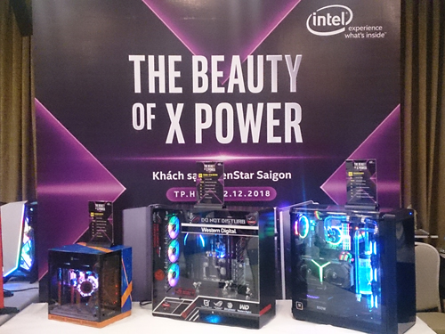 PC đọ dáng tại The Beauty Of X Power 2018 – Sắc Màu Sáng Tạo