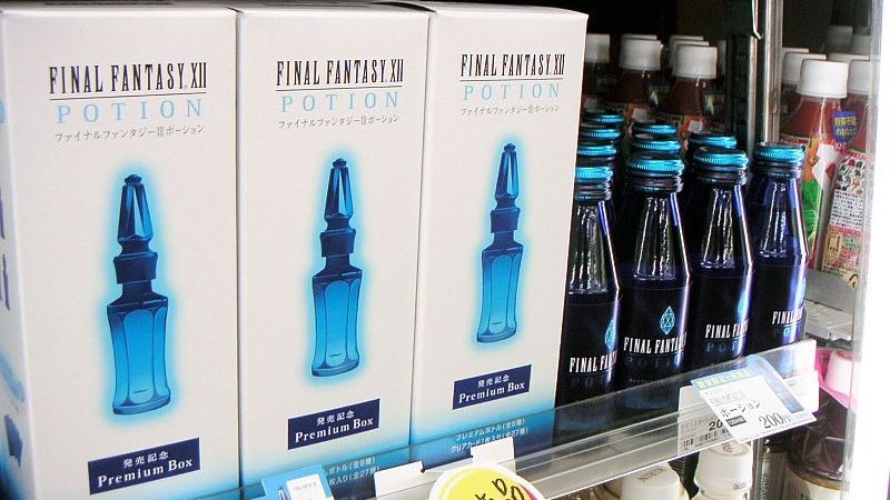 Nam game thủ lôi nước tăng lực Final Fantasy hết hạn 13 năm ra uống, khen ngon hơn hồi còn hạn
