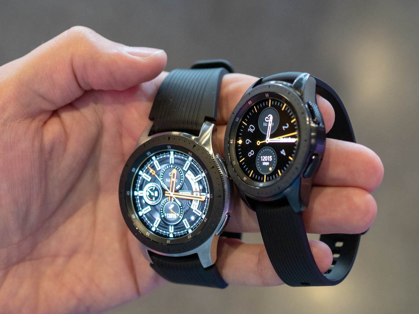 Samsung mở bán đồng hồ thông minh Galaxy Watch tại Việt Nam, giá từ 7 triệu đồng