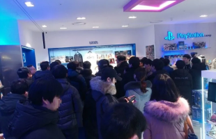 Dân Hàn chen nhau mua PS4 hạ giá